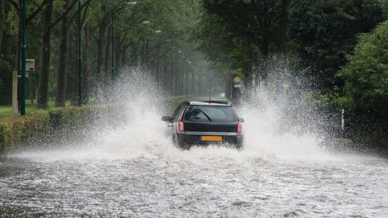 car_driving_flooded_road