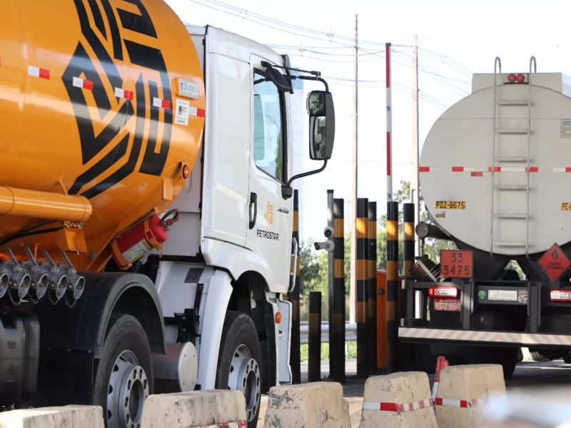 Trucks in line at port