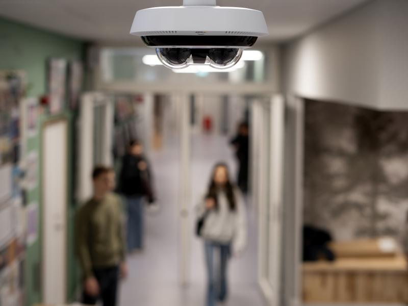 AXIS Dual sensor  multidirectional camera on ceiling in school