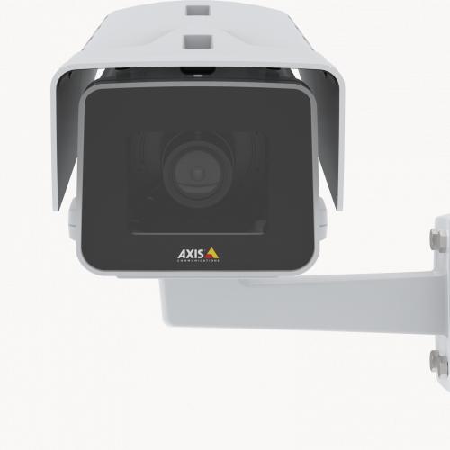 벽면에 장착된 AXIS P1375-E IP Camera, 전면에서 본 모습
